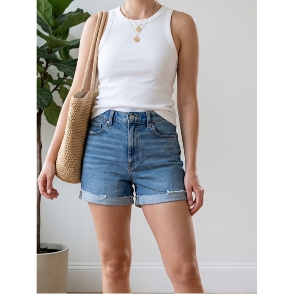 American Eagle High Waisted Cuffed Denim Mom Shorts Size 10 Summer Staple VSCO